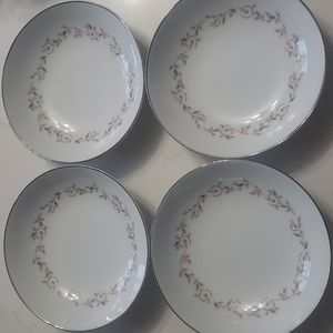 Set of 4 noritake Harley pattern  china luncheon salad dessert plates vintage